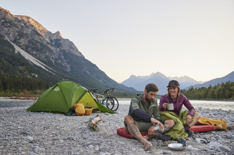 Read more about the article Top 8 Camping-Ausrüstung für Abenteuer im Freien